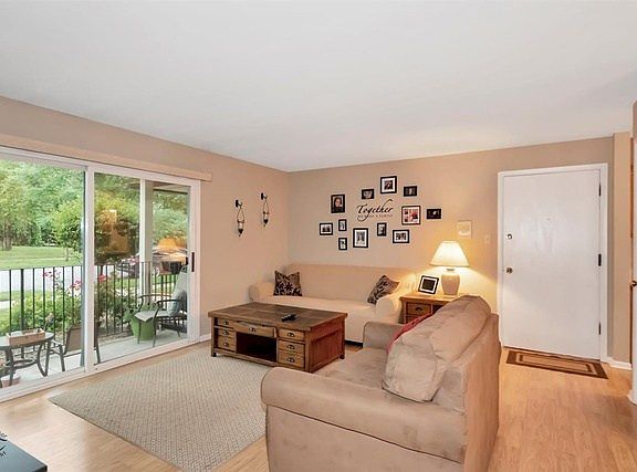 3rd image of 10940 Kilpatrick Ave APT 1D