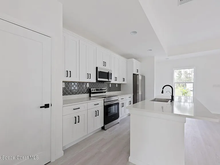 746 Harriet Ave — Photo 11