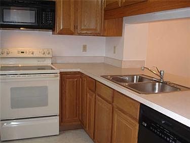 3rd image of 2621 Hawthorne Dr