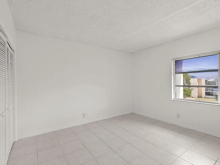 626 NW 13th St #310 — Photo 9