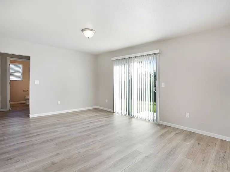 59592 Glidden St — Photo 5
