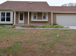 W313S6637 Spring Dr, Mukwonago, WI 53149