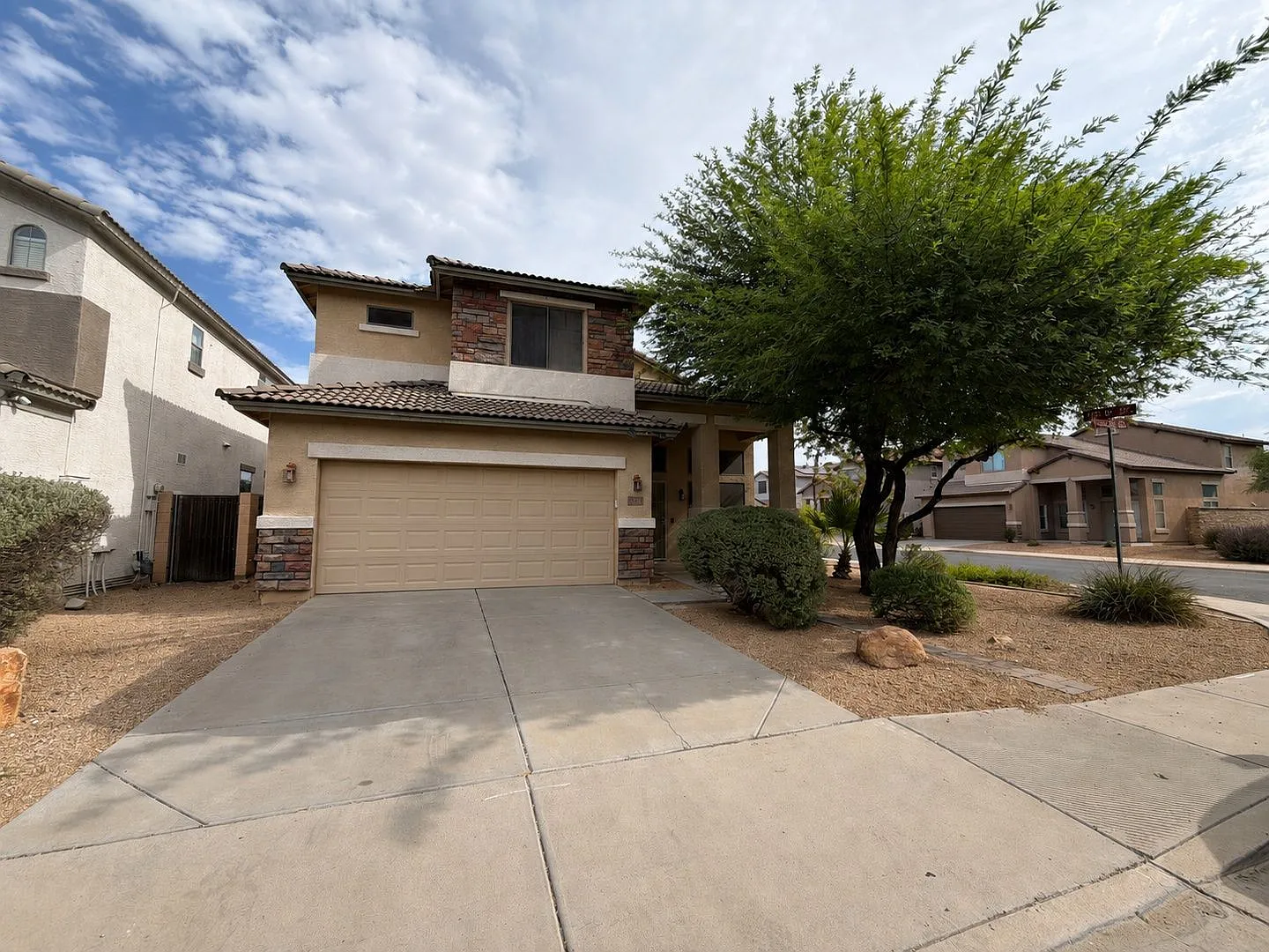 4 bed, 3.0 bath, 2428 sqft, $2,500 — Photo 1