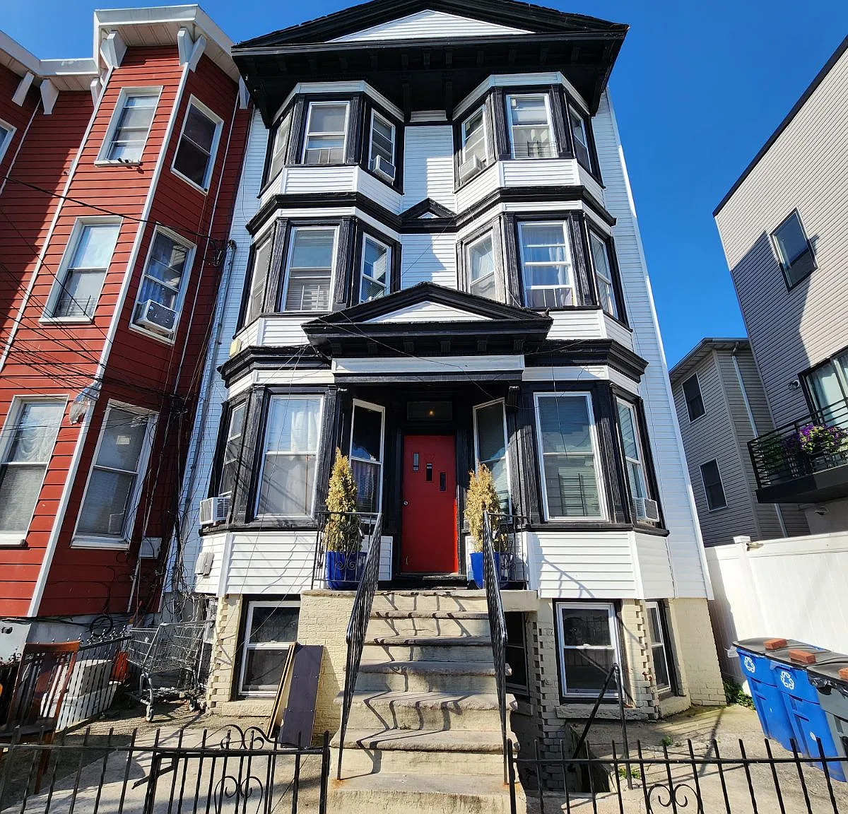 2 bed, 629 sqft, $2,350 — Photo 1