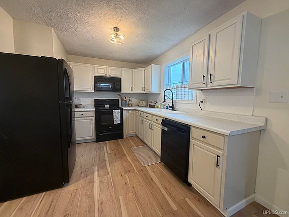 3rd image of 475 River St