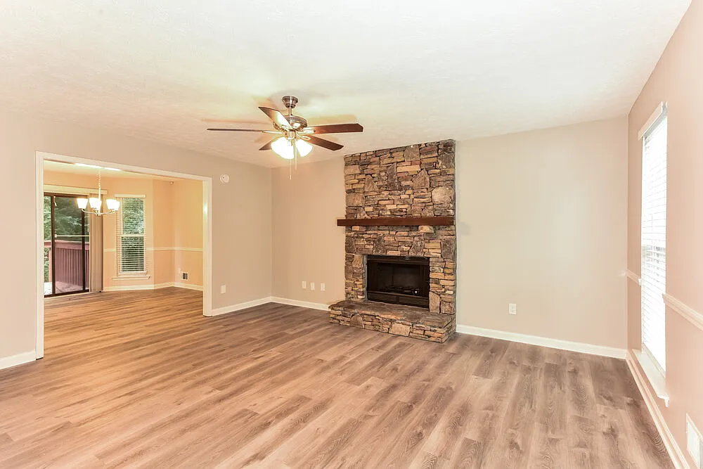 3 bed, 2.5 bath, 1728 sqft, $1,970 — Photo 4