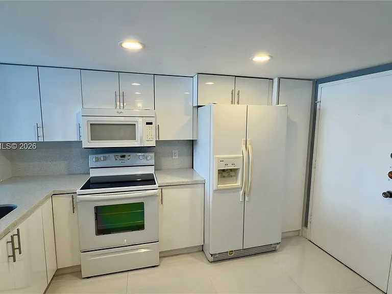 1351 NE Miami Gardens Dr #422E — Photo 3