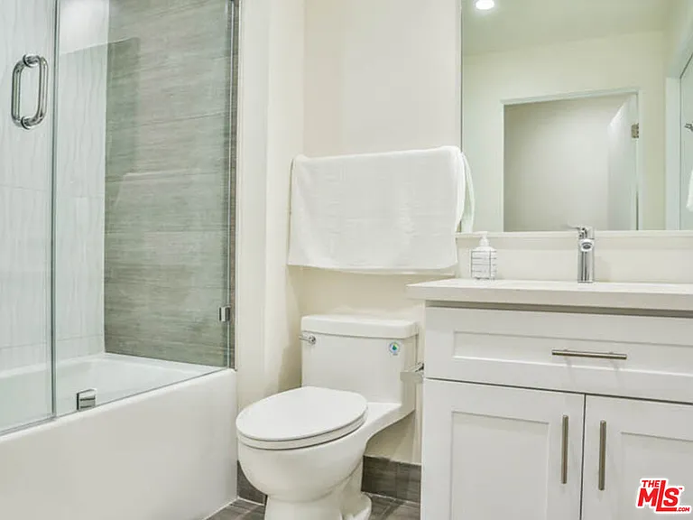 1424 S Bentley Ave #402 — Photo 8