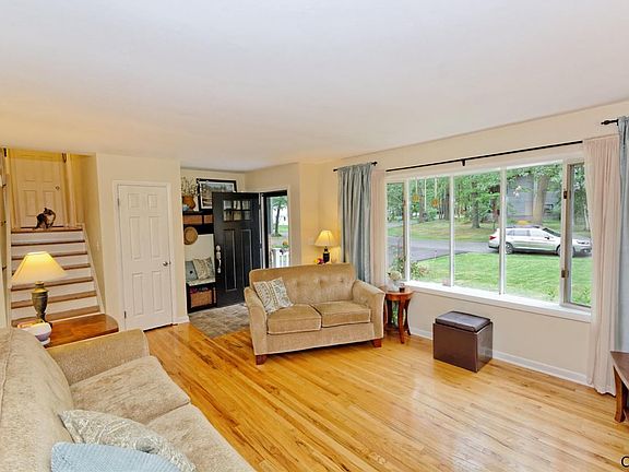 3rd image of 8 Ponderosa Dr