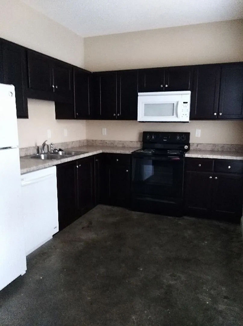 4 bedroom/4 bath — Photo 3