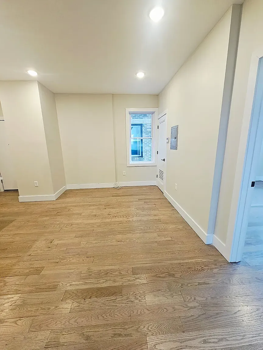 3 bed, 1000 sqft, $2,799 — Photo 2