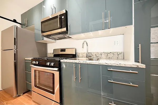 Rented by Buchbinder & Warren | media 18