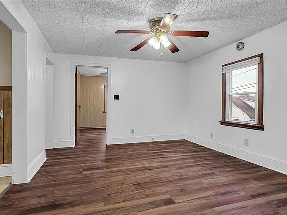 3rd image of 905 Dale Ave