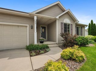 200 Weald Bridge Rd, Cottage Grove, WI 53527