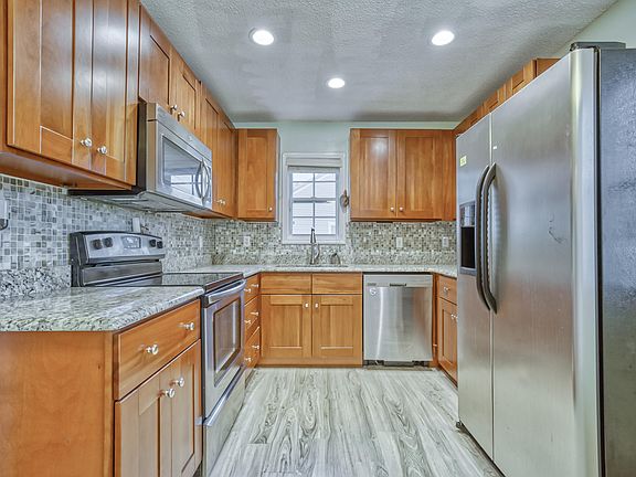 3rd image of 14136 Drakes Point Ct