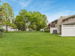 9475 Monroe St NE, Blaine, MN 55434