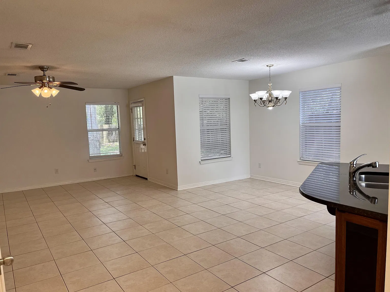 5908 Savannah - 5908 Savannah — Photo 4