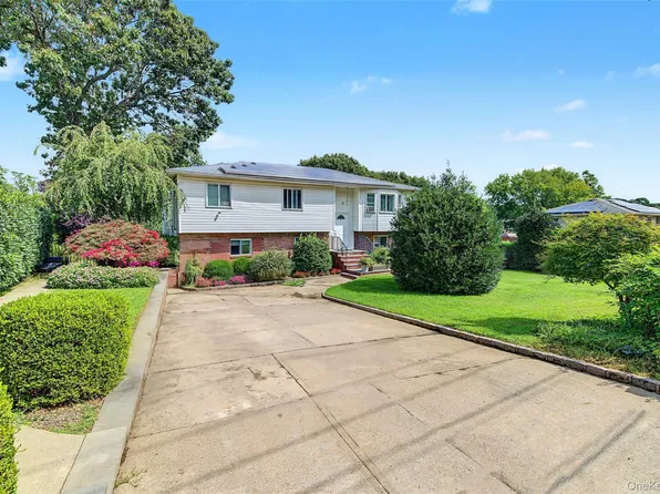 45 Massachusetts Avenue, Bay Shore, NY 11706