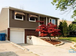 7310 Starcrest Rd, Perrysburg, OH 43551