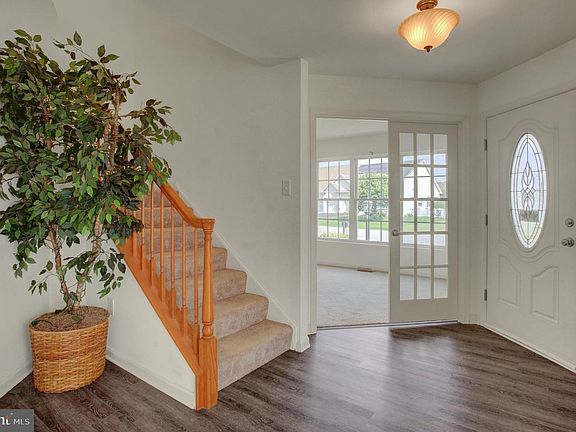 4th image of 17927 Constitution Cir