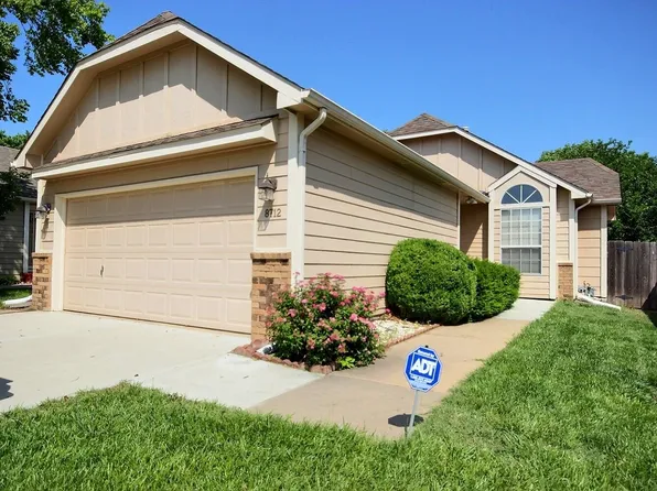 8712 E Parkmont Dr, Wichita, KS 67207
