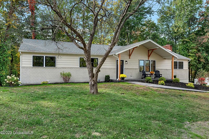 3rd image of 7 Panarama Court