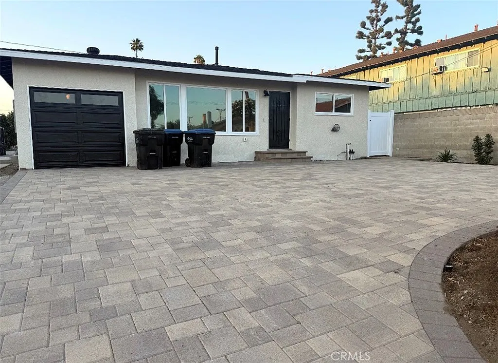 3 bed, 1350 sqft, $3,950 — Photo 1