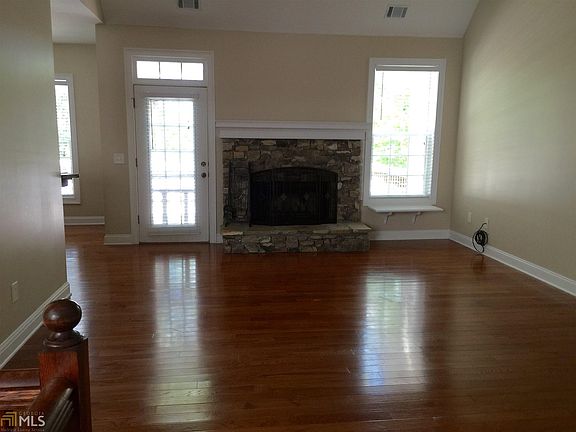 4th image of 7832 Beachwood Dr