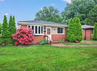 21731 Raymond St, Saint Clair Shores, MI 48082