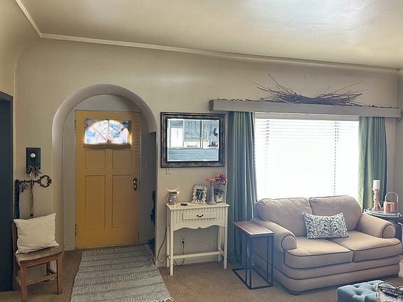 4th image of 40 S State St W