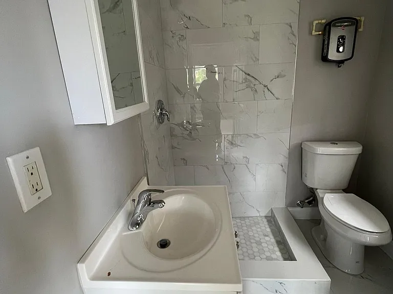 1883 Breezy Ln — Photo 15
