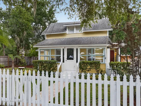 834 Alexander St, Mount Dora, FL 32757