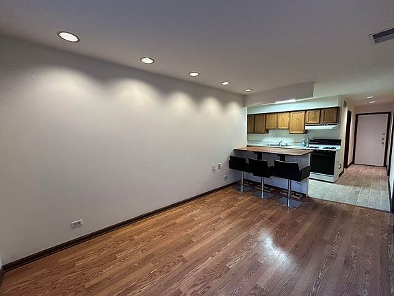 3rd image of 3146 N Southport Ave #1