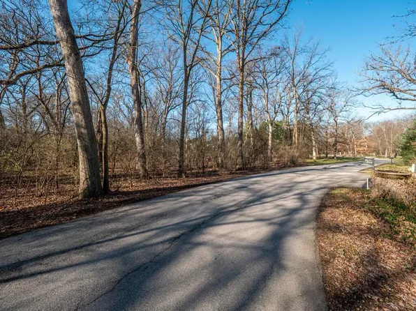 29W131 Forest Ln, Warrenville, IL 60555