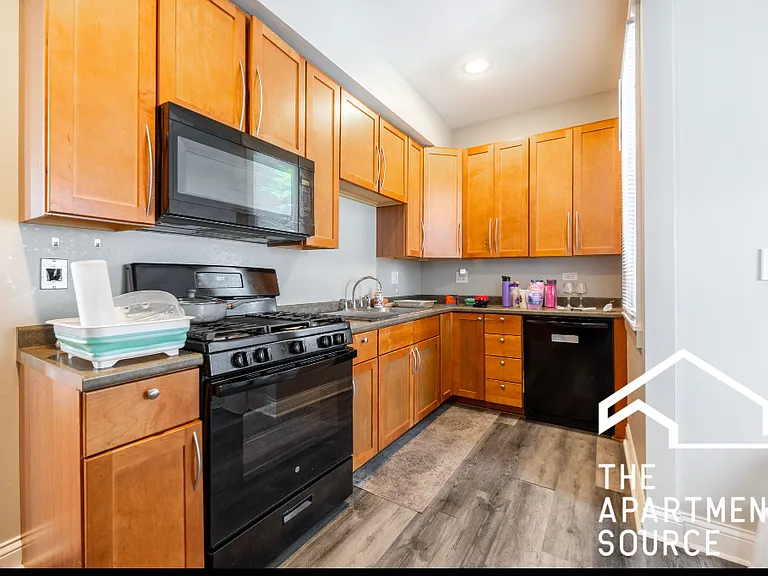 4325 N Lawndale Ave — Photo 2