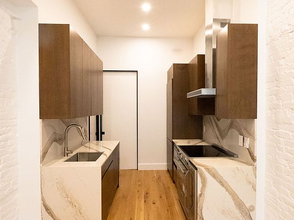2nd image of 543 Bergen St #Penthouse 7