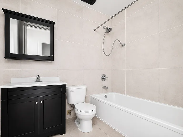 1213 Jefferson Ave #2 — Photo 7