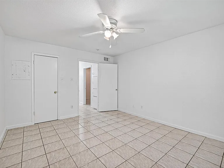 7200 Clarewood Dr #1904 — Photo 16