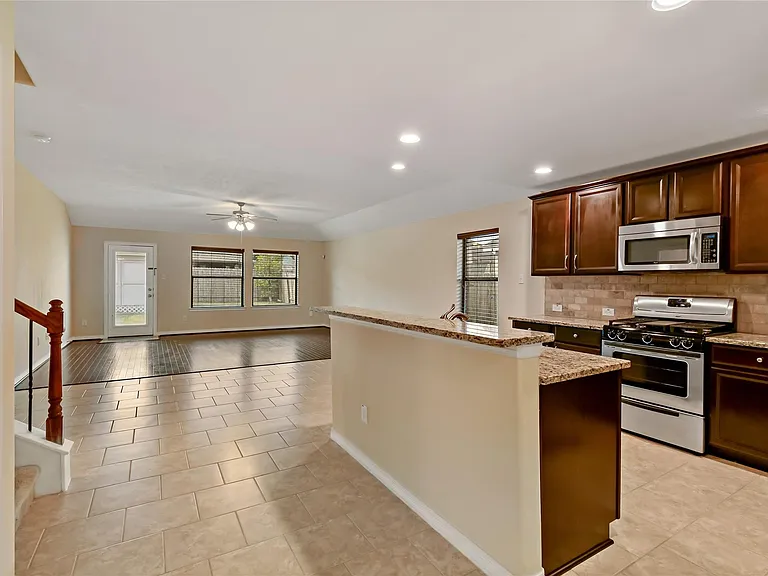 3308 Southern Grove Ln — Photo 7