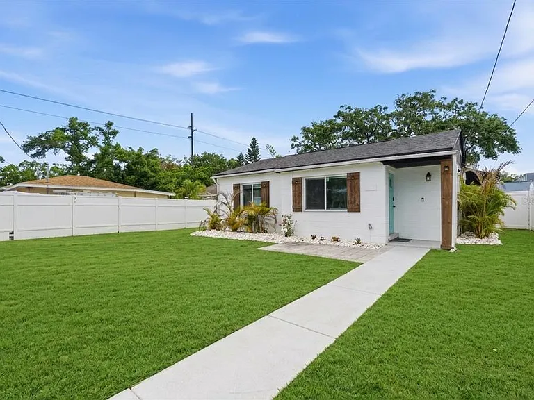 7005 N Duncan Ave #A — Photo 2