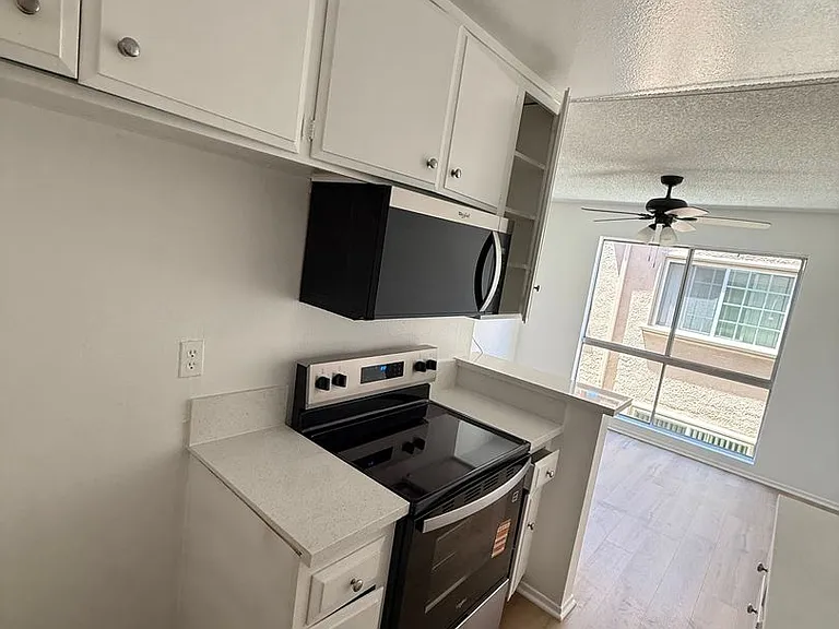 079 - 1306 N Columbus — Photo 8