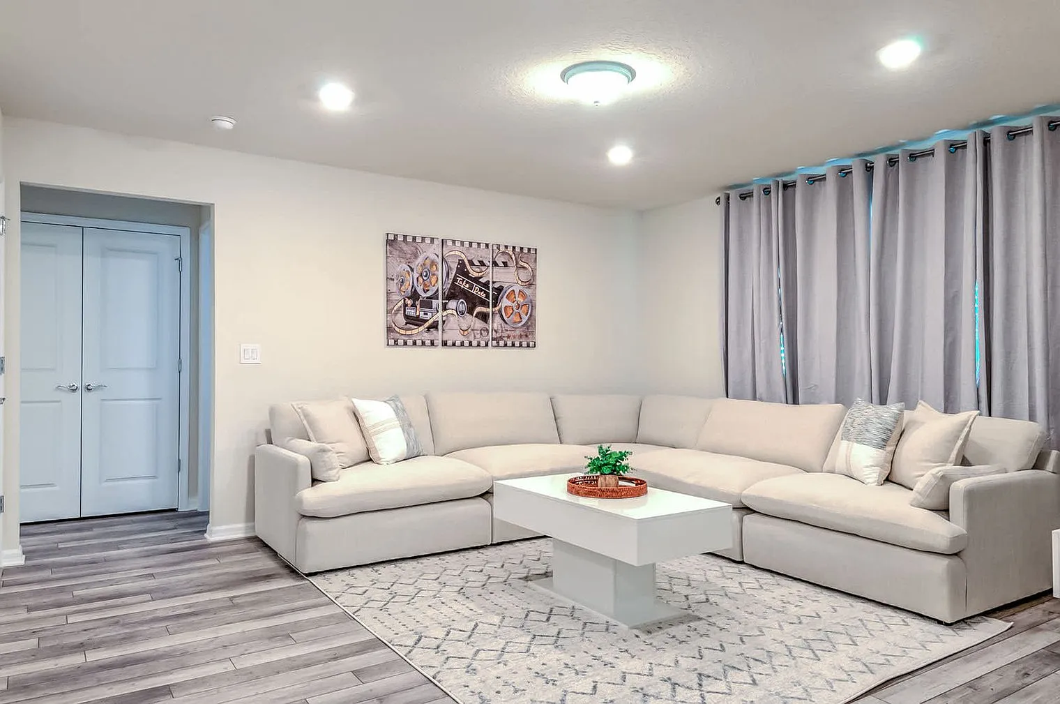 5 bed, 5.0 bath, 2583 sqft, $4,208 — Photo 3