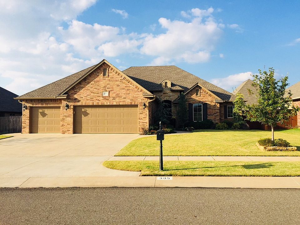 1st image of 305 Turnberry Dr