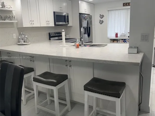 111 S Hollybrook Dr APT 105, Pembroke Pines, FL 33025