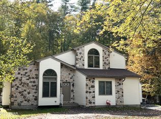 1119 Mink Ct, Bushkill, PA 18324
