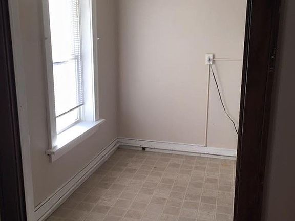 4th image of 1500 W 37th St APT 9