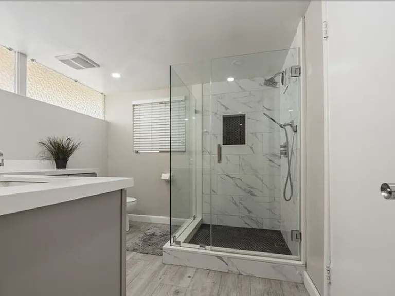 6524 S Holt Ave — Photo 6
