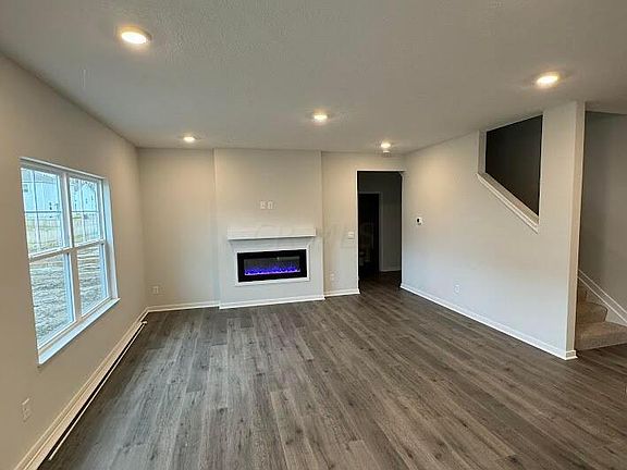 4th image of 297 Springer Woods Blvd
