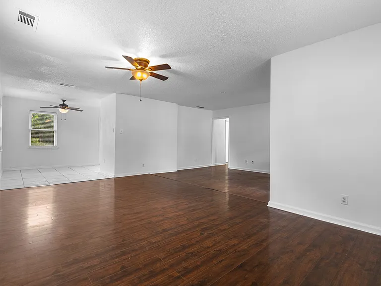 323 Hillcrest Ave — Photo 4