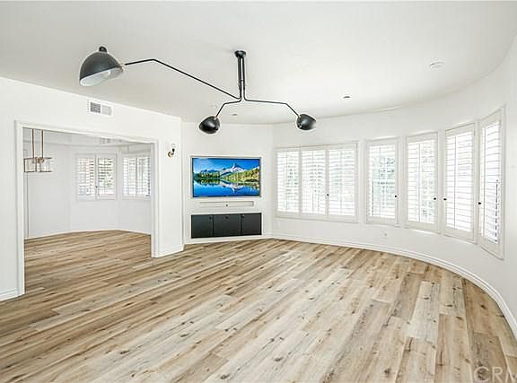 3rd image of 4310 Cahuenga Blvd Unit 104